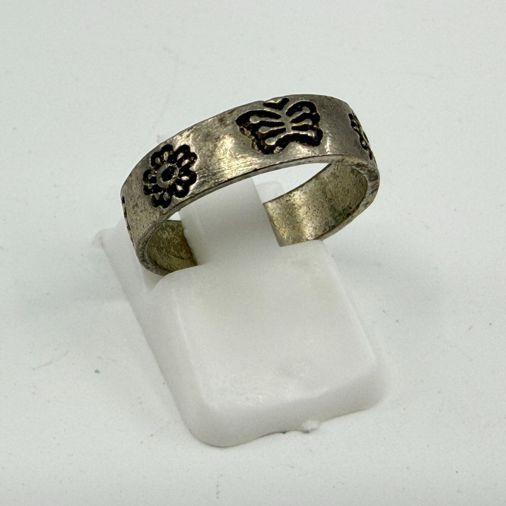 Silver Tone Band Ring Floral and Butterfly Motif Whimsical Cottagecore Accessory